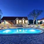 Casa di campagna Dalmatia Stone House - Heated Pool Biorine