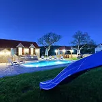 Casa di campagna Dalmatia Stone House - Heated Pool *