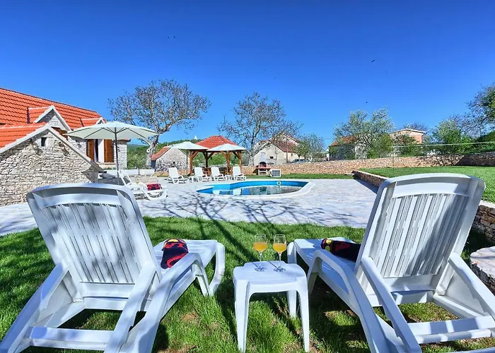 Dalmatia Stone House - Heated Pool Séjour à la campagne