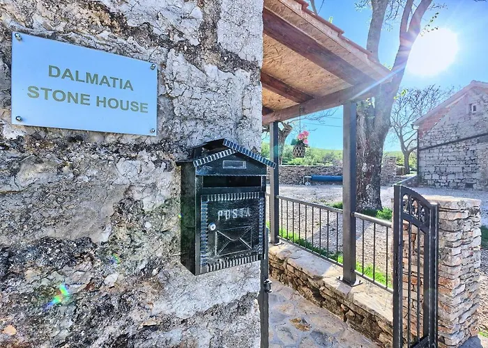Dalmatia Stone House - Heated Pool Séjour à la campagne *