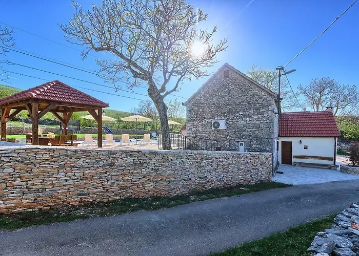 Dalmatia Stone House - Heated Pool Séjour à la campagne