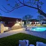Dalmatia Stone House - Heated Pool