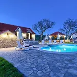 Dalmatia Stone House - Heated Pool Country house *