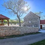Dalmatia Stone House - Heated Pool Country house