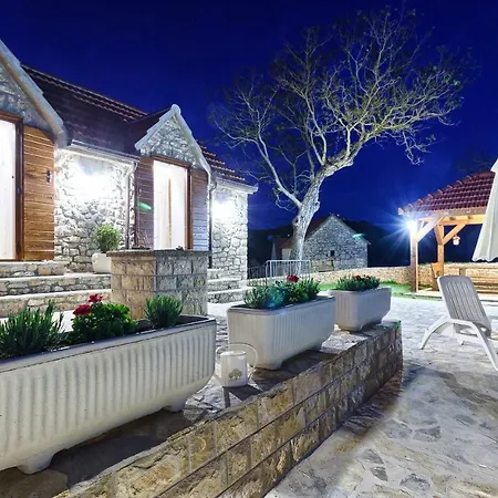 Dalmatia Stone House - Heated Pool Casa rural