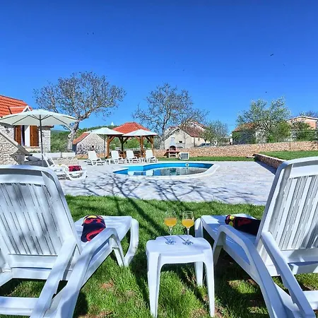 Dalmatia Stone House - Heated Pool Casa rural