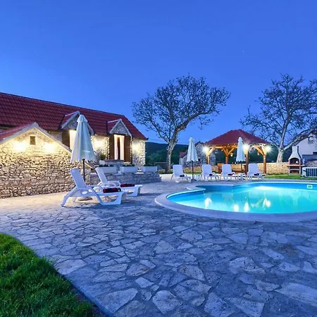Dalmatia Stone House - Heated Pool Casa rural *
